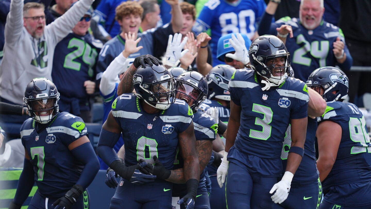 Featured image for Seahawks Dominate Cardinals with Early 28-0 Lead and Key Defensive Plays