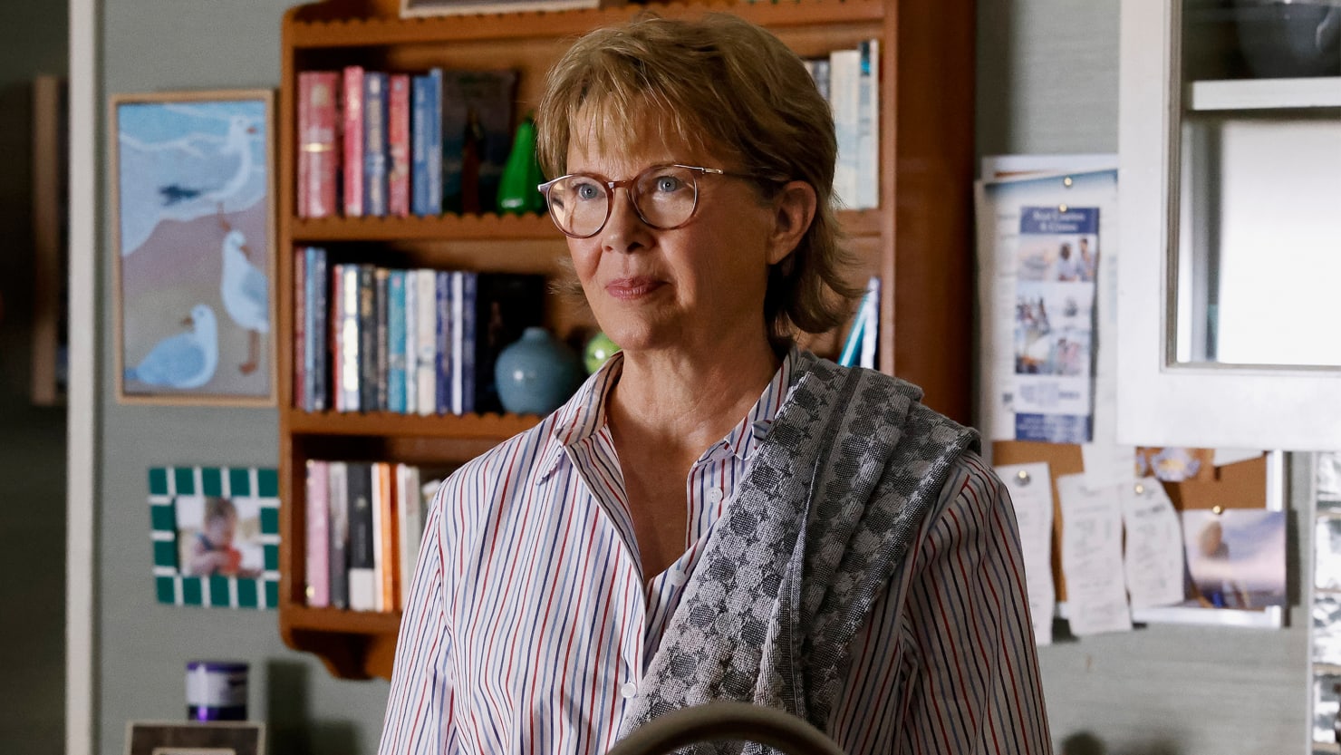 Featured image for "Uncovering the Intrigue of 'Apples Never Fall': A Riveting Drama Series"