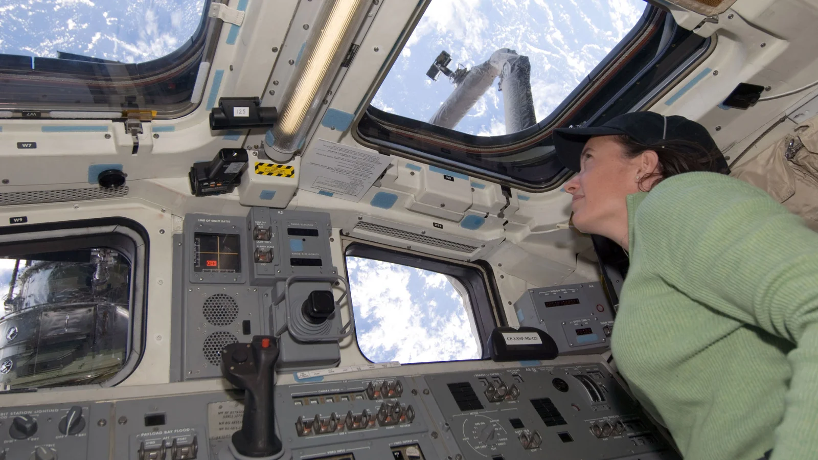 Megan McArthur, Pioneering NASA Astronaut and SpaceX Dragon Pilot, Retires