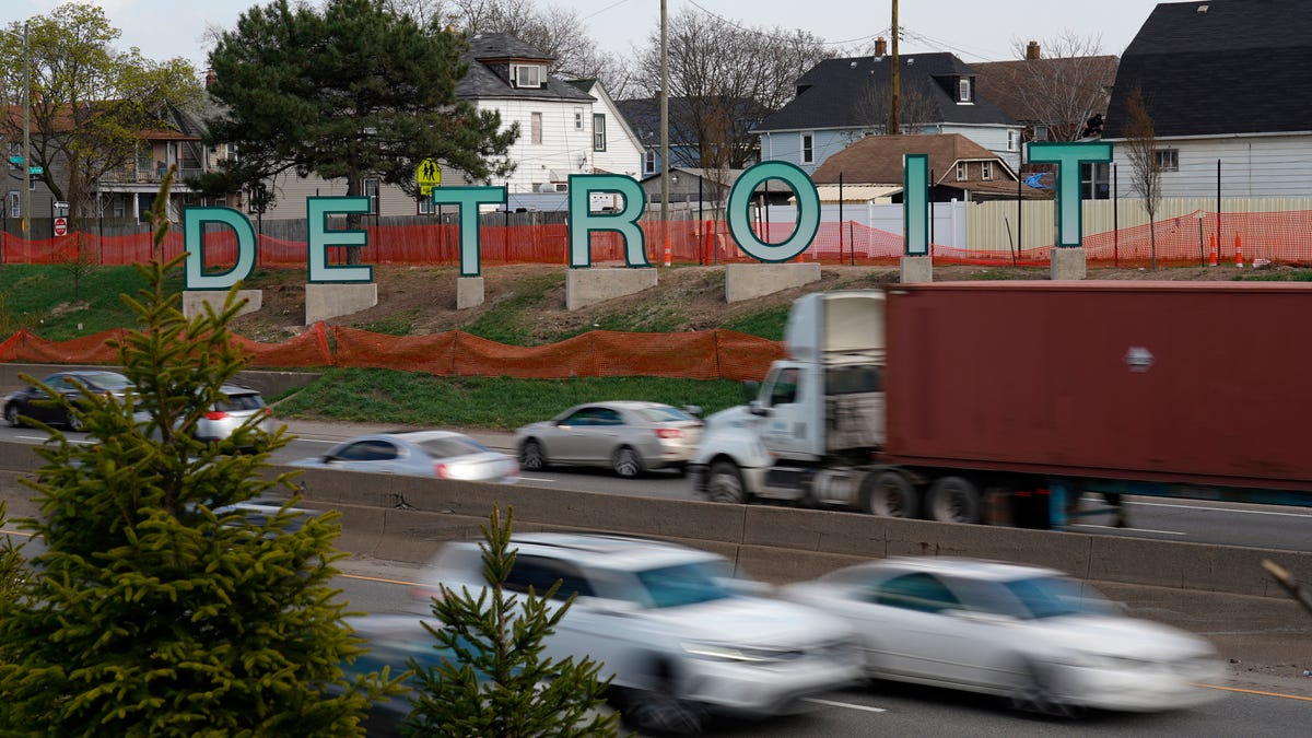 "Duggan: Fake Social Media Detroit Sign Rendering Sets Unrealistic Expectations"