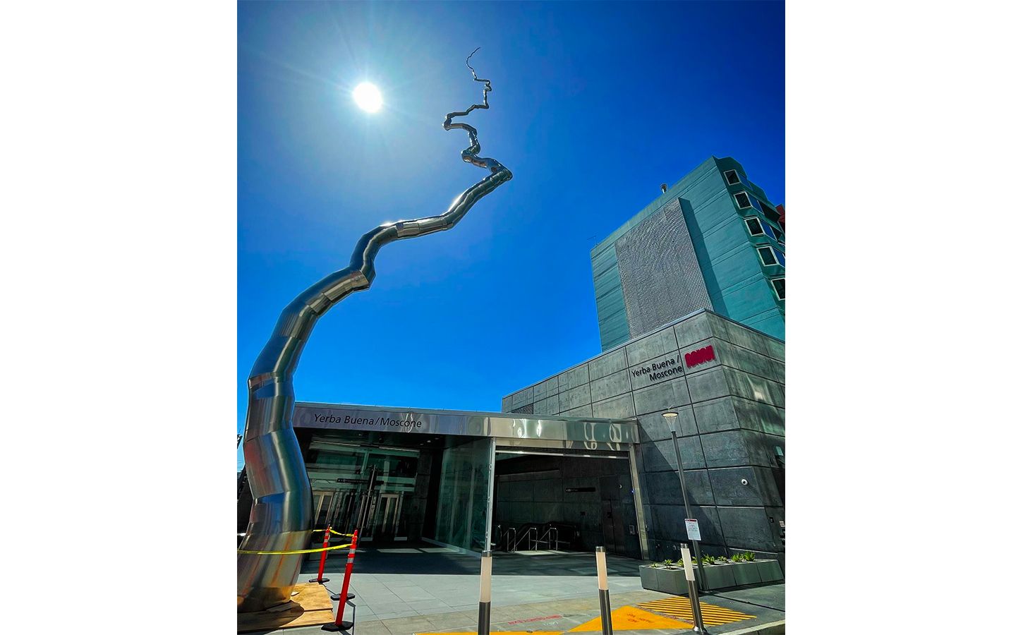 "San Francisco's Tallest Sculpture 'Node' Installed at Central Subway Station After 10 Years"