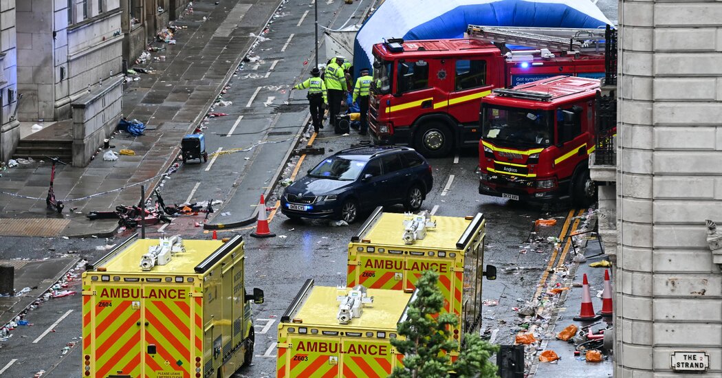 Featured image for Liverpool Parade Crash: Police Confirm No Terrorism, Four Fans Injured