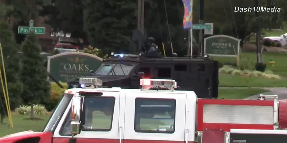 Featured image for Standoff in Clarksville: Officers shot, suspects killed, hostages injured