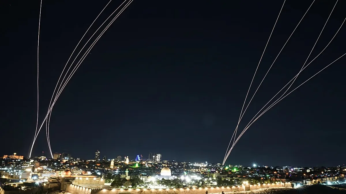 Hormuz under pressure: Western naval plans meet European caution as Iran war widens