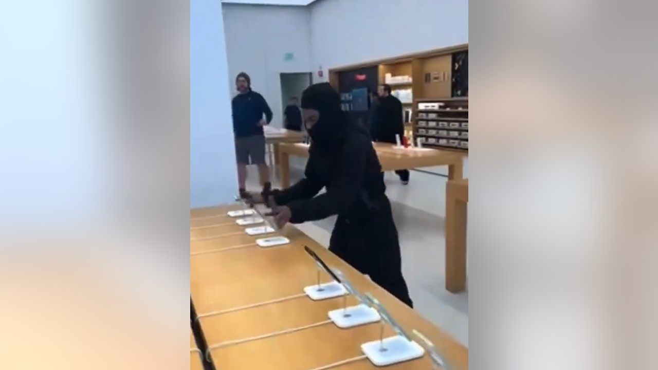 Featured image for California Apple Store Hit by Brazen iPhone Theft Spree