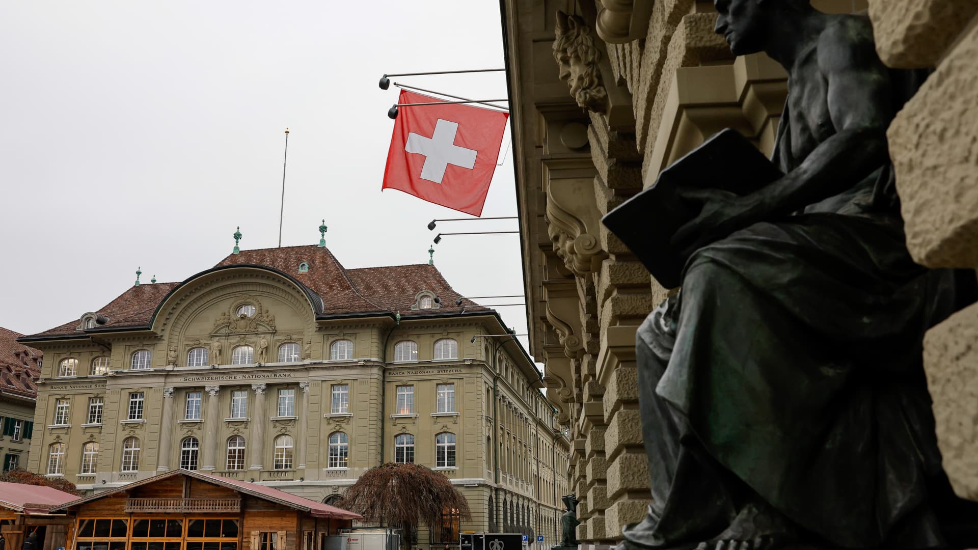 Featured image for Switzerland Reinstates Zero Interest Rates Amid Economic Uncertainty