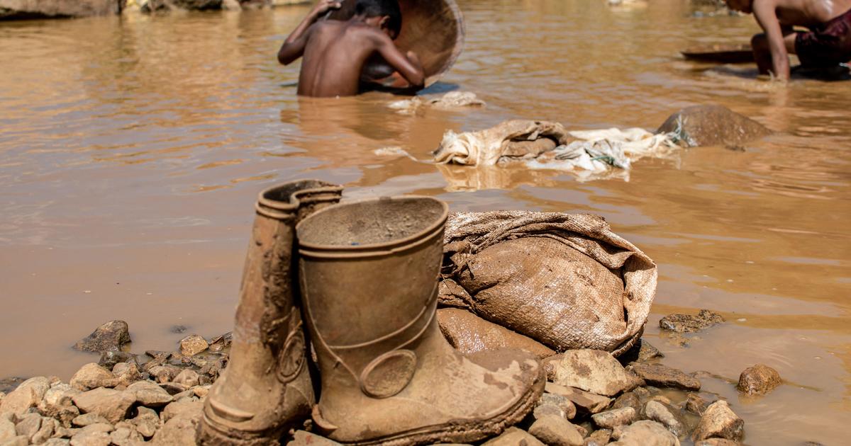 Featured image for "Tragedy Strikes: Dozens Buried in Venezuela Gold Mine Collapse"