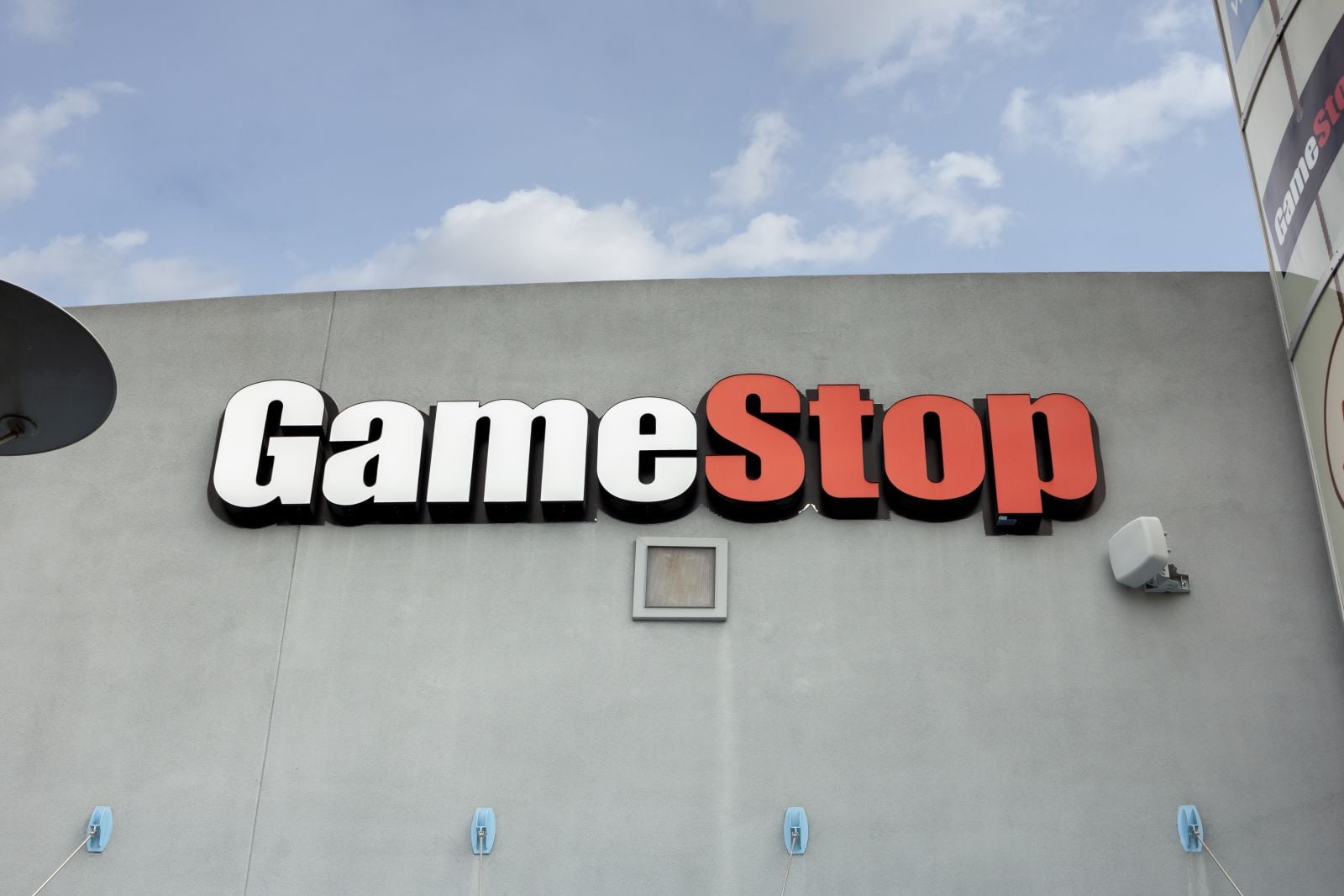 Featured image for GameStop Shares Drop Over 20% Amid Funding and Bitcoin Strategy