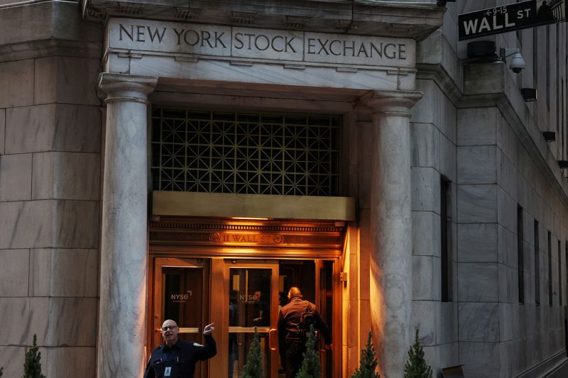 Stock Futures Drop Amid Caution Before Inflation Data