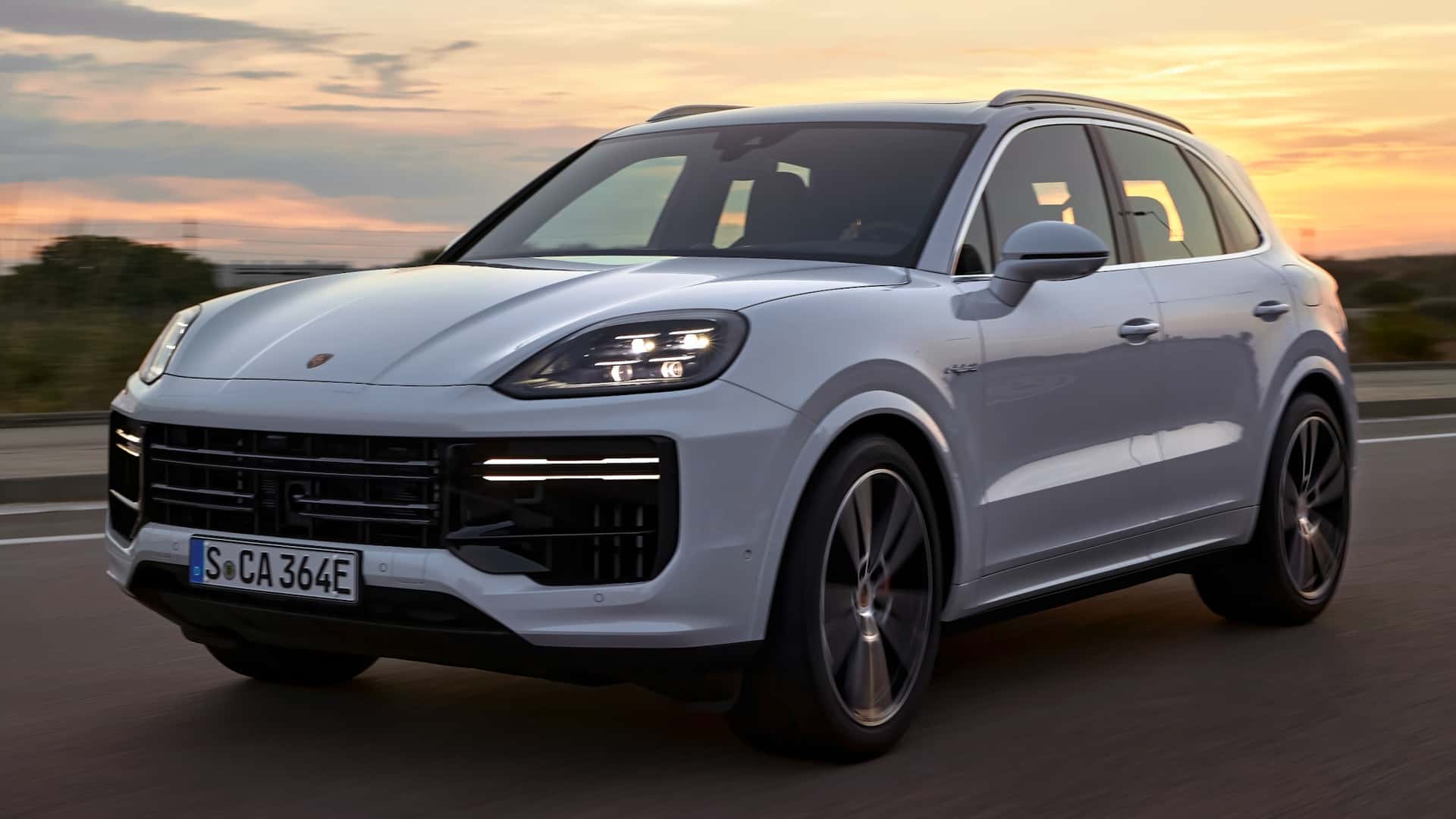 "2024 Porsche Cayenne Turbo E-Hybrid: Unleashing Unprecedented Power"