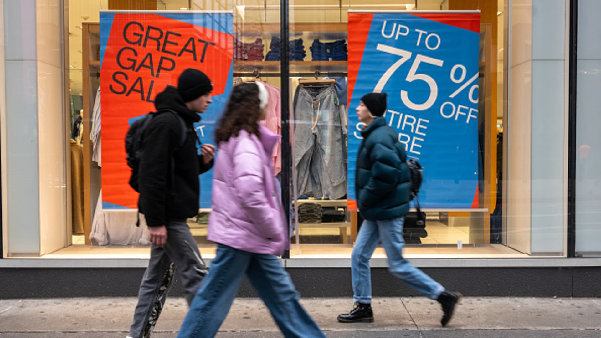 "December 2023 PCE Inflation: Fed's Preferred Gauge Falls Below 3%"