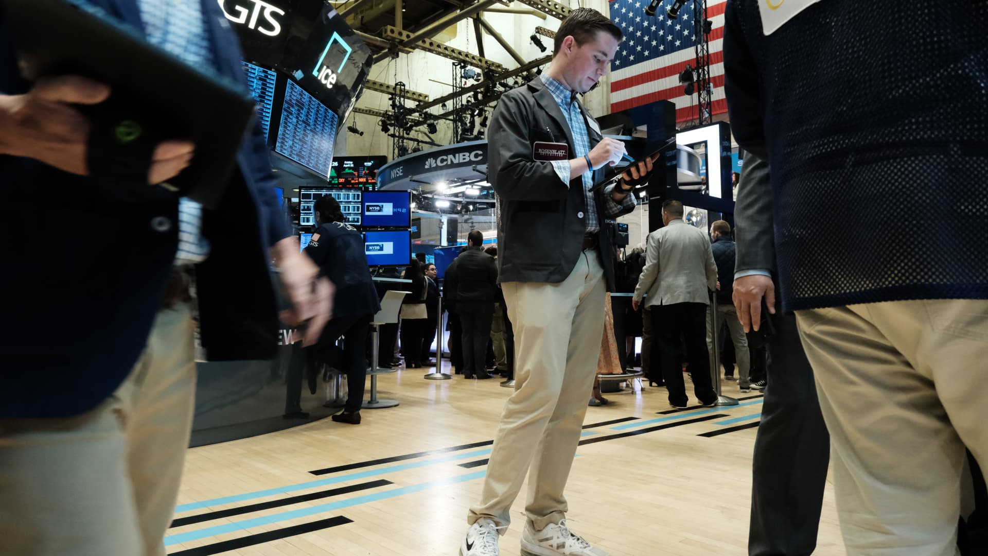 Jim Cramer's Expert Tips for Navigating the Stock Market and Identifying Buying Opportunities