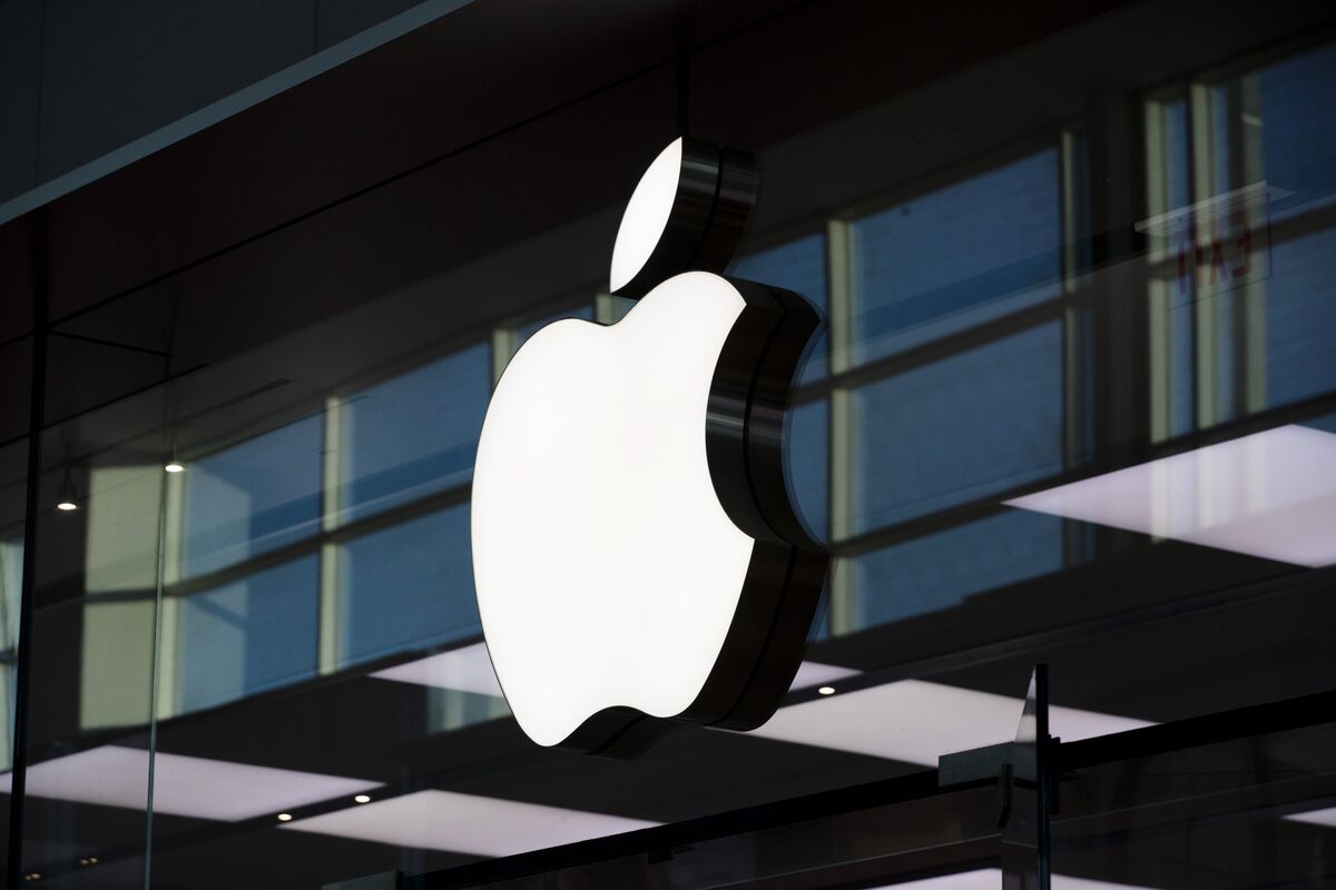 "Apple's AI Strategy Unveiling Set for June 10 at WWDC 2024"
