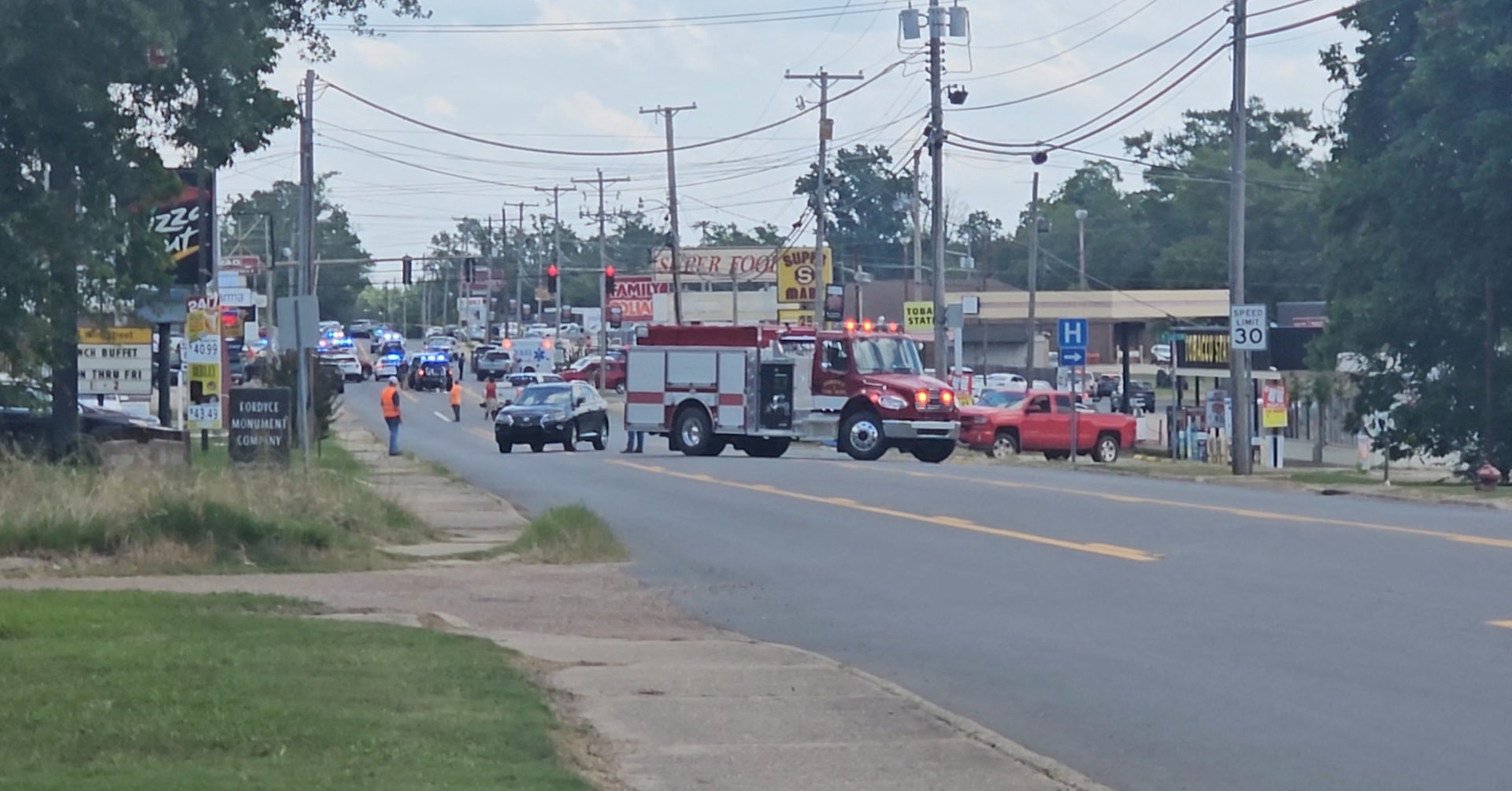 Featured image for Three Dead, 10 Injured in Arkansas Grocery Store Shooting