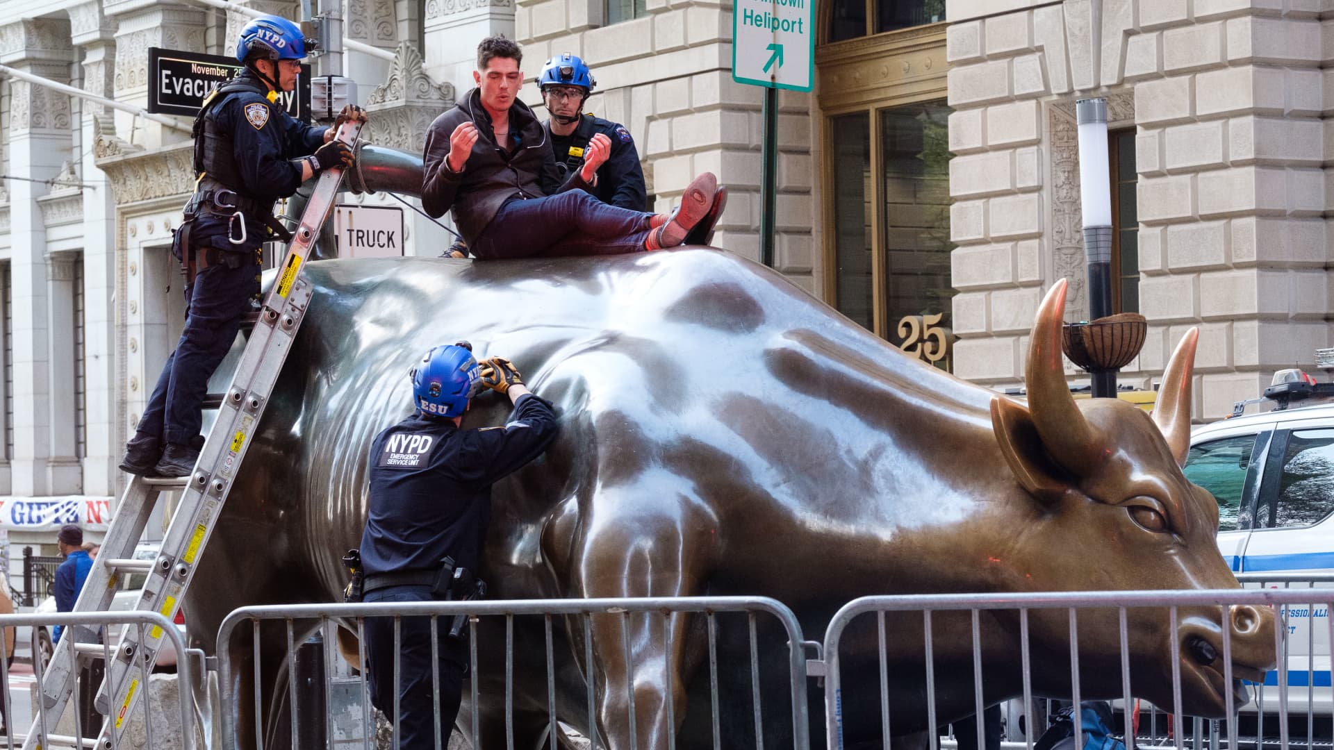Mixed signals for stock market as traders await key data and Fed meeting.