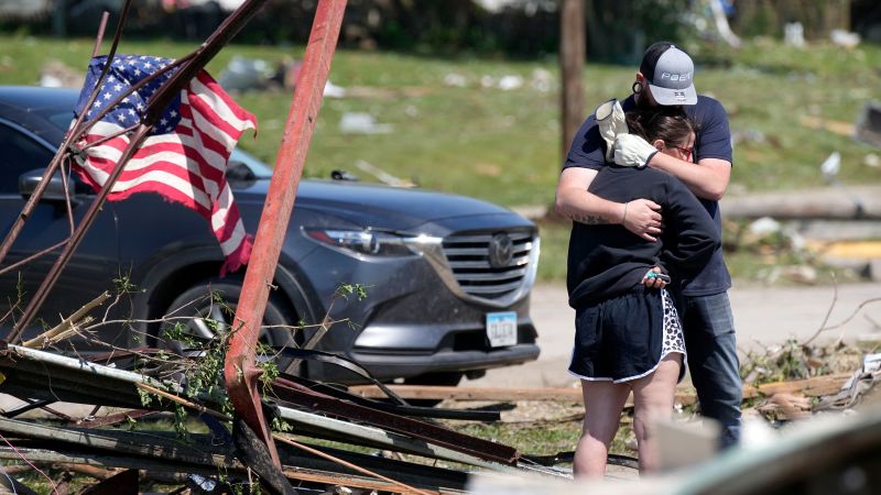 Deadly Tornadoes Ravage Iowa, Threaten Multiple States