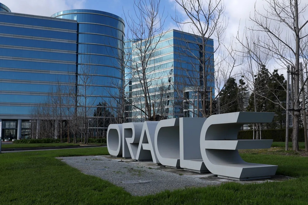 "Oracle's Record Surge: Cloud Revenue Growth and AI Demand Propel Stock to New Heights"
