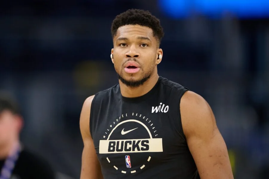 Giannis Trade Buzz: Contenders Circle the Bucks Star