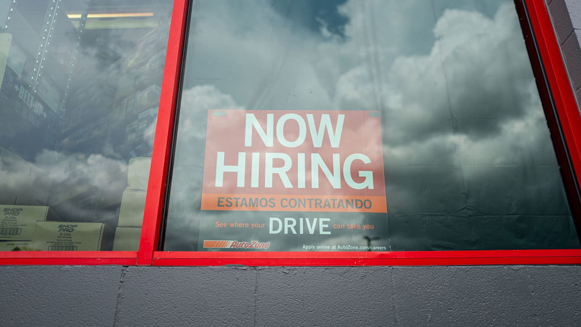 US Jobs Report Shows Steady Growth and Diverging Labor Market Signals