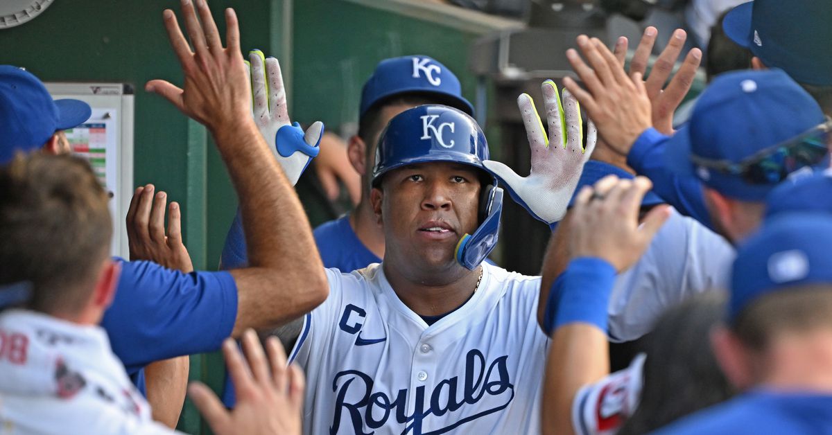 Featured image for Royals edge Pirates 4-3 in close game