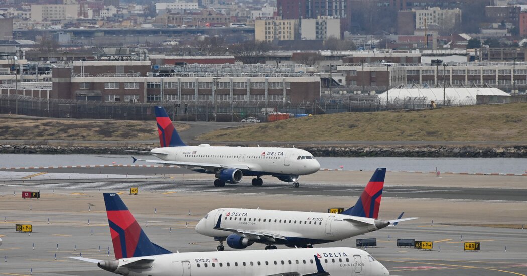 Featured image for Delta Regional Jets Collide on LaGuardia Taxiway, One Injured