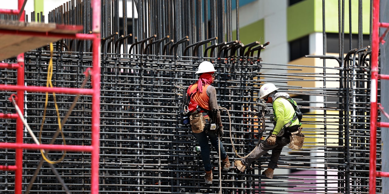 "Steady at 217,000: US Jobless Claims Remain Low Despite Economic Uncertainty"
