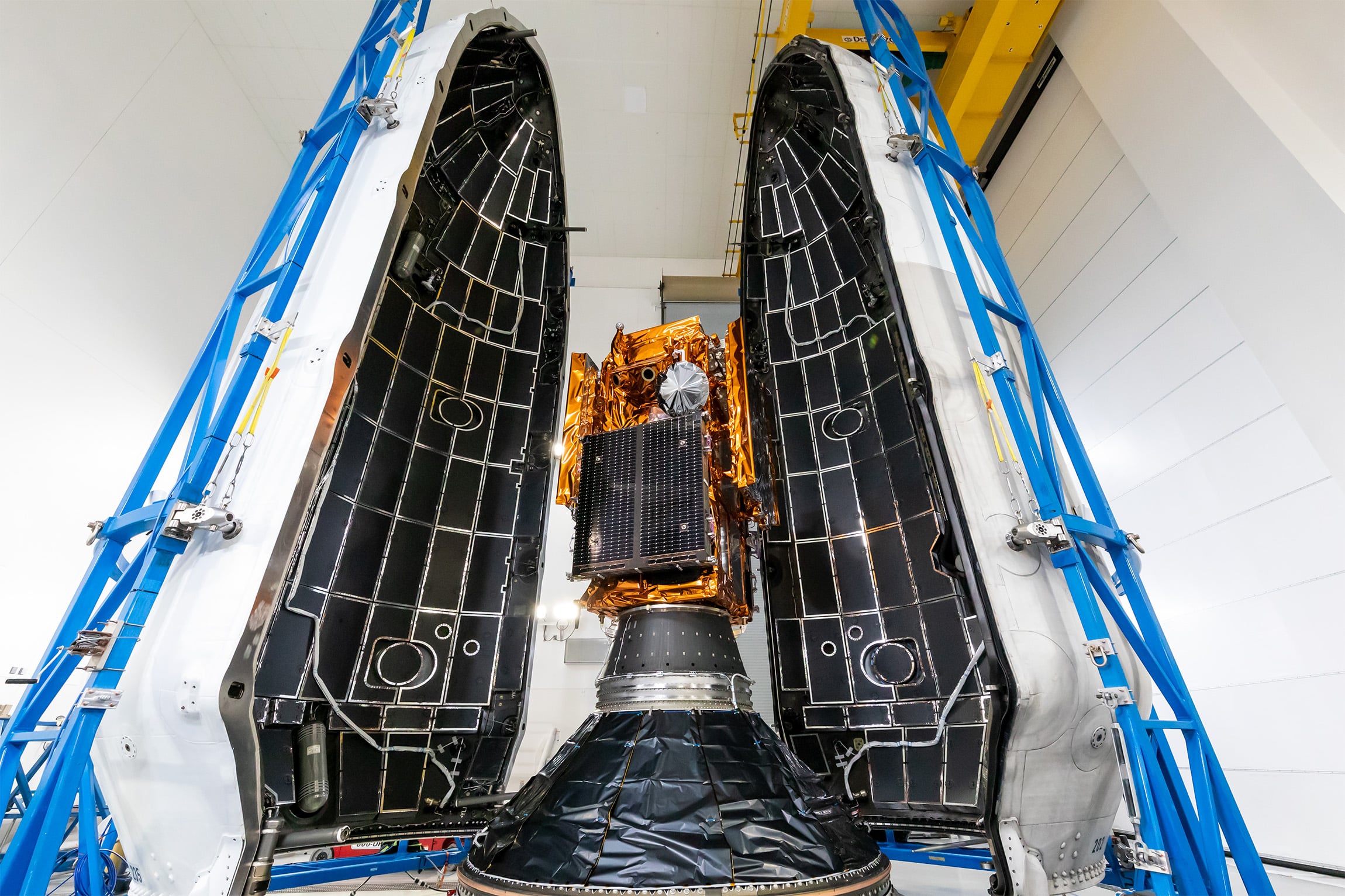 Featured image for SpaceX Delays Italian Satellite Launch, Reschedules for Year-End