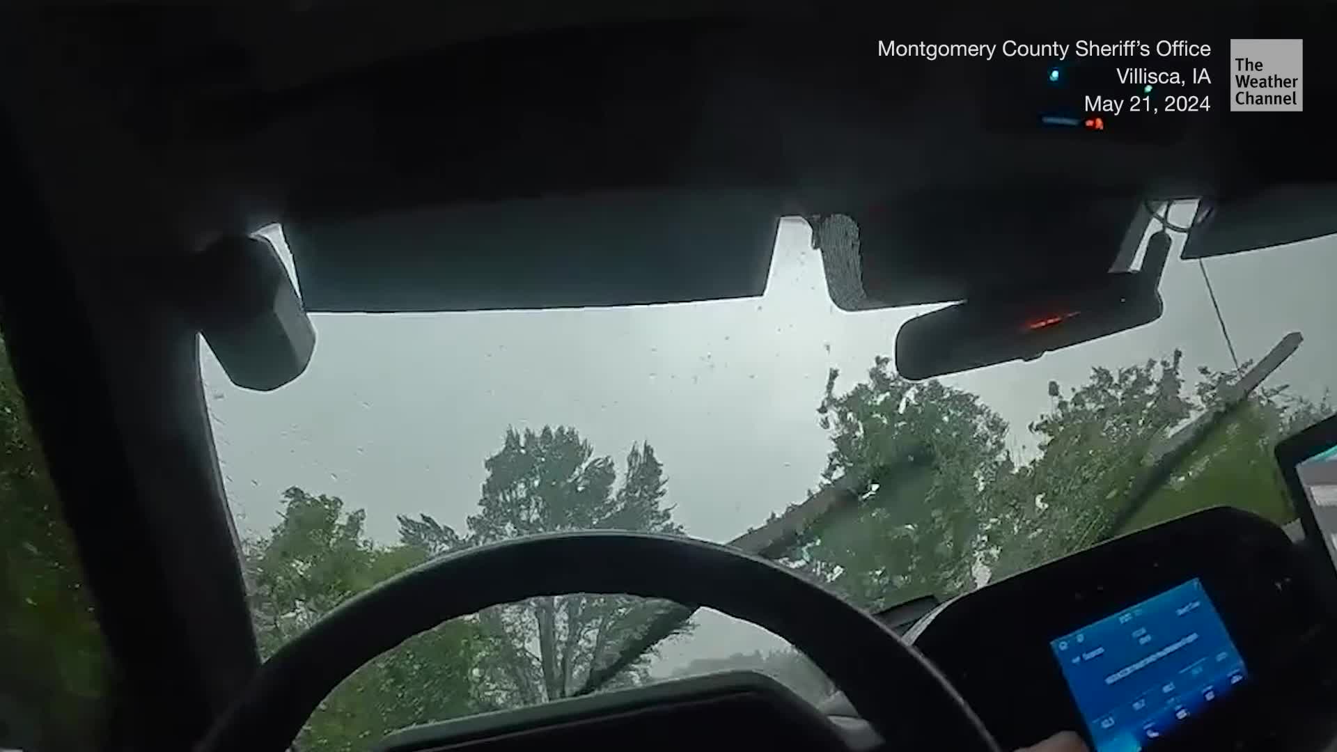 Featured image for Iowa Tornado: Officer's Heroic Rescue Amid Widespread Devastation