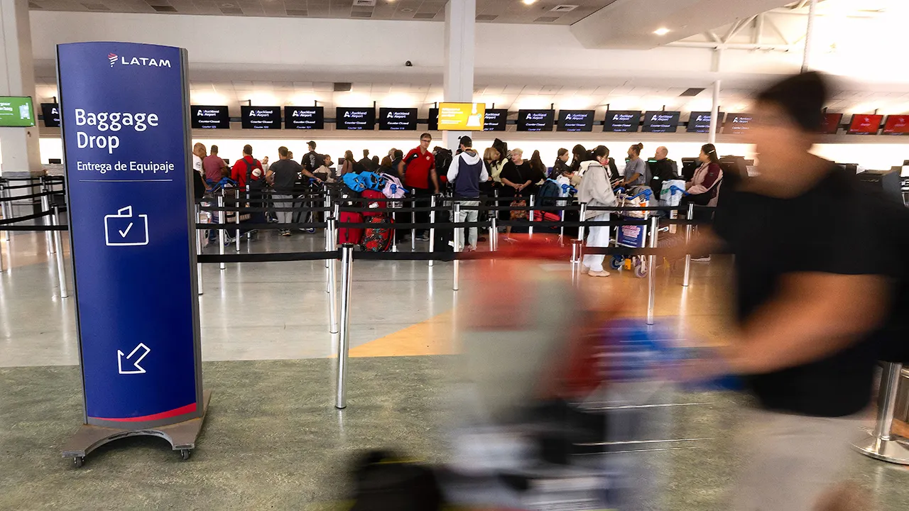 Featured image for "Pilot Seat Movement Suspected in LATAM Boeing 787 Nose Dive: Passenger Accounts"