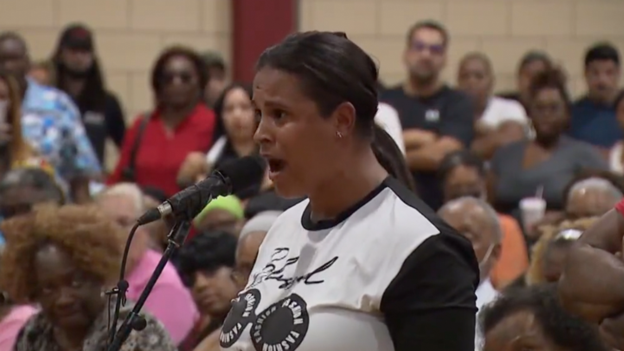 Chicago Residents Outraged Over Plan to House Migrants, Seek Federal Assistance