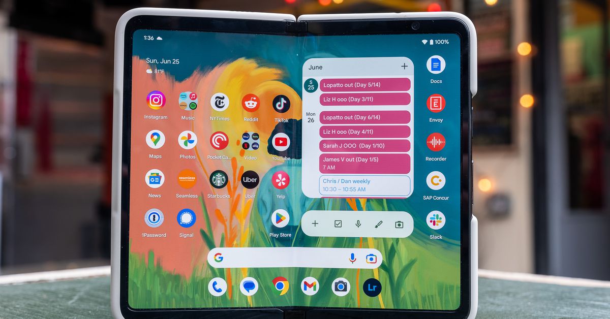 Featured image for "Google Pixel Fold: Early Breakage Raises Concerns, But Is It Worth the Price?"