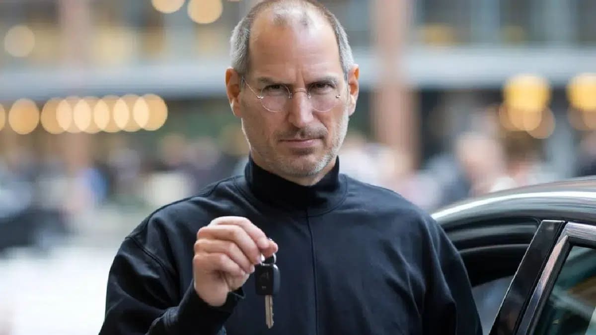 Featured image for Steve Jobs' Secretarial Car Troubles Ended with a Jaguar Gift