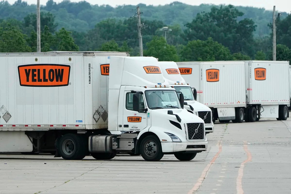 Featured image for Trucking Firm Folds Despite $700 Million U.S. Bailout