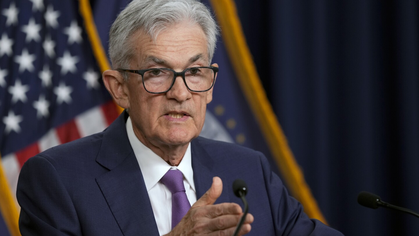 "Fed Minutes Reveal Prolonged Path to Rate Cuts Amid Inflation Concerns"