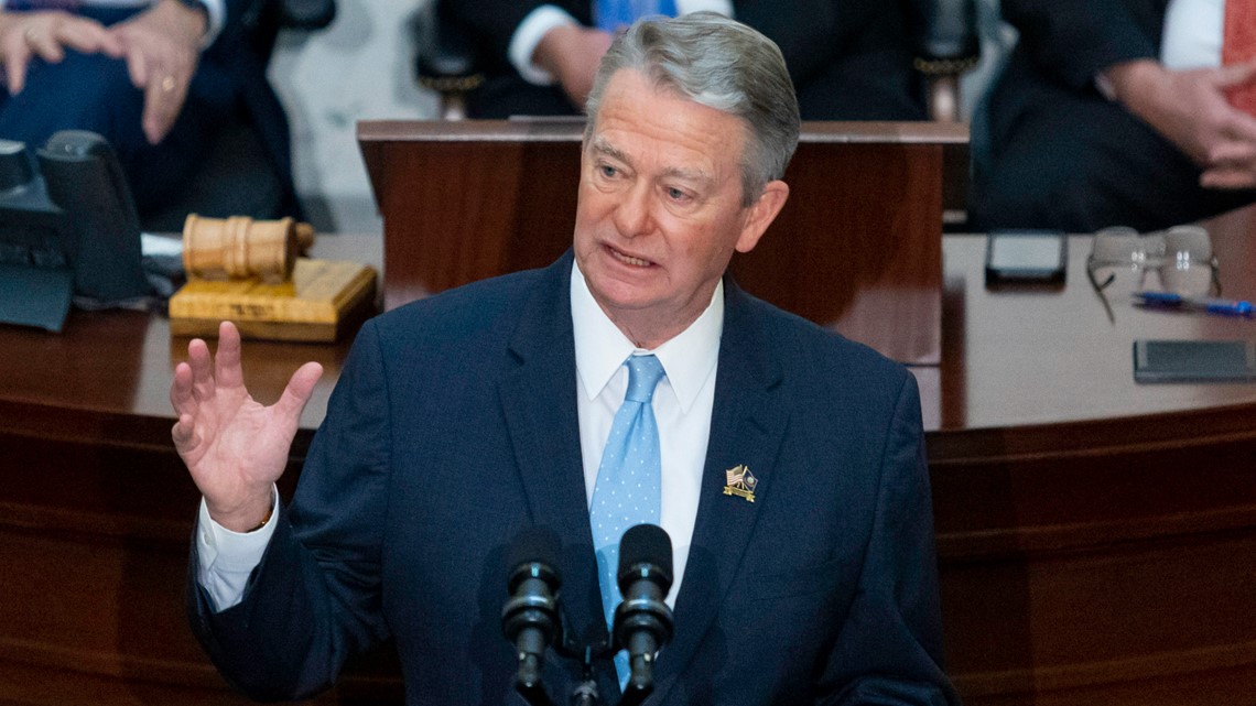 Featured image for Idaho approves firing squad as execution method.