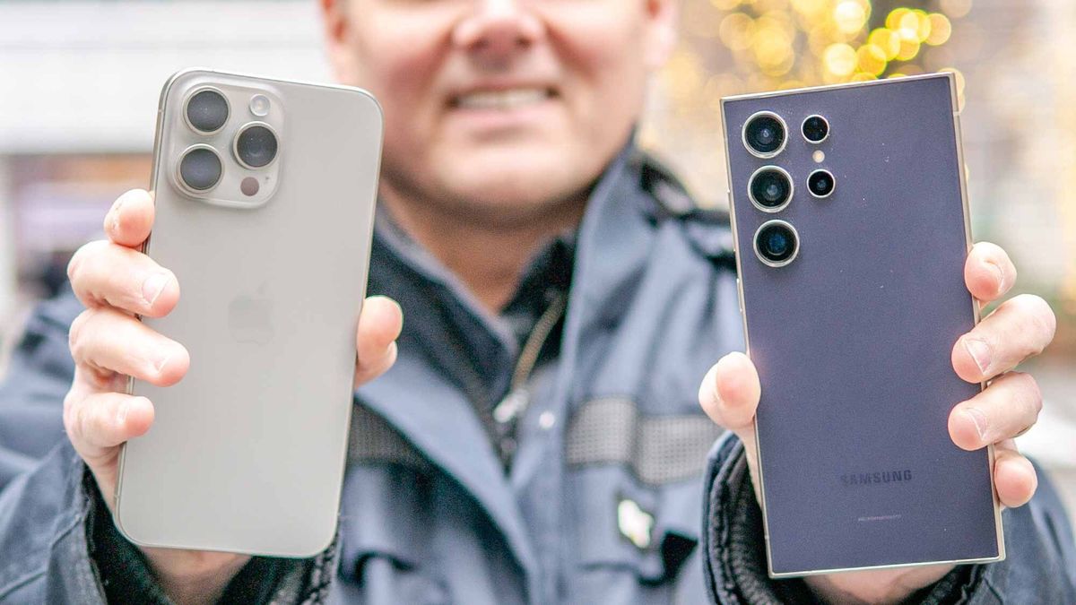 "Smartphone Showdown: iPhone 15 Pro Max vs. Samsung Galaxy S24 Ultra"