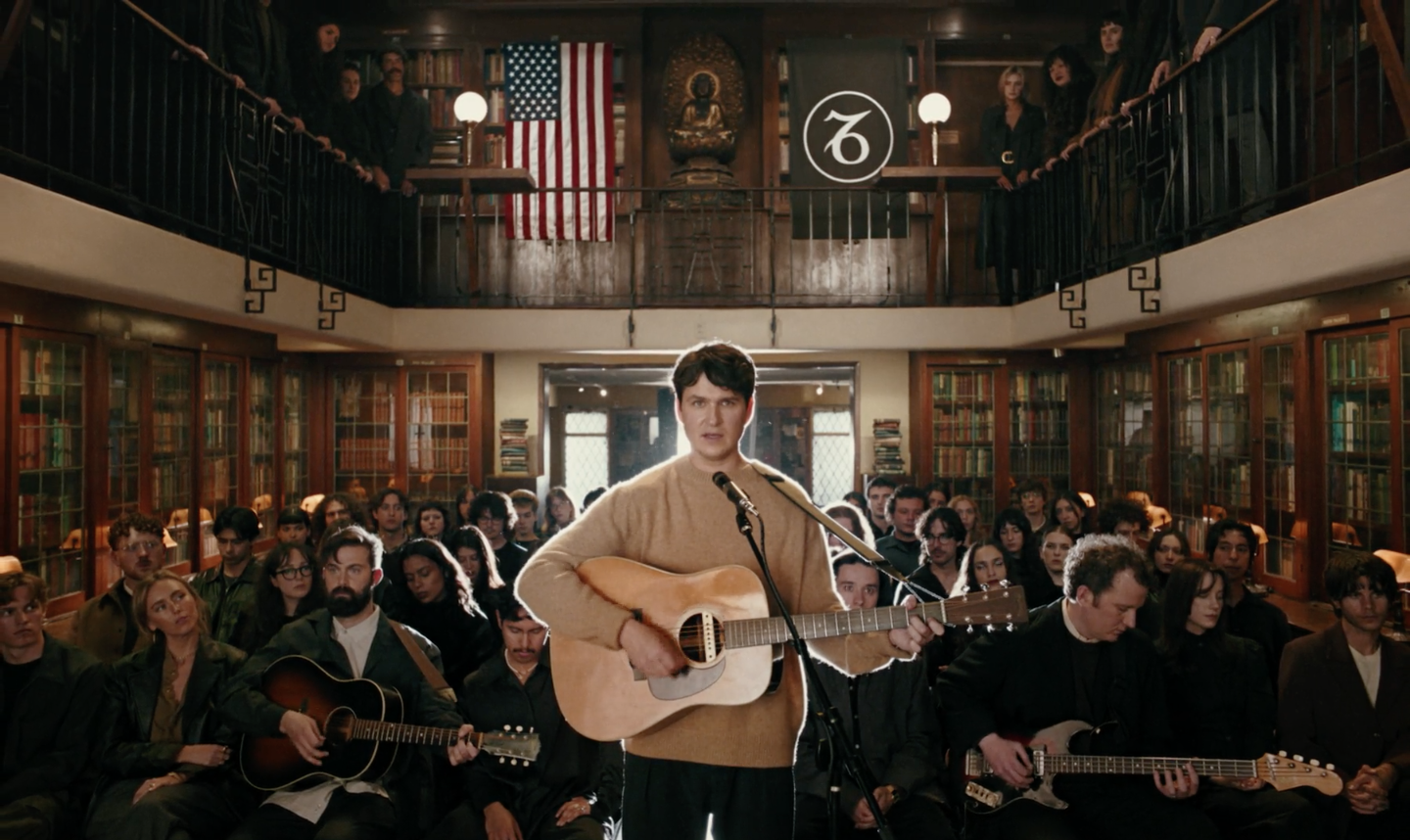 Featured image for "Vampire Weekend Unveils 'Capricorn' & 'Gen-X Cops' on US Tour"