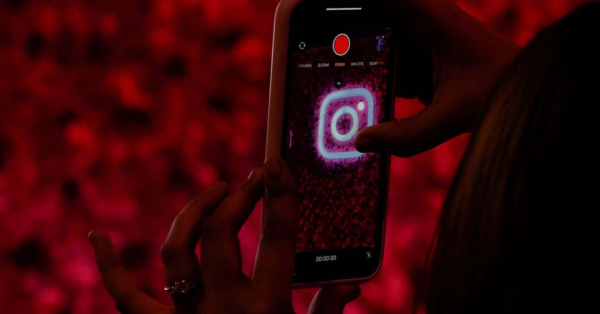 "Massive Outage: Facebook, Instagram, and Messenger Down for Thousands"