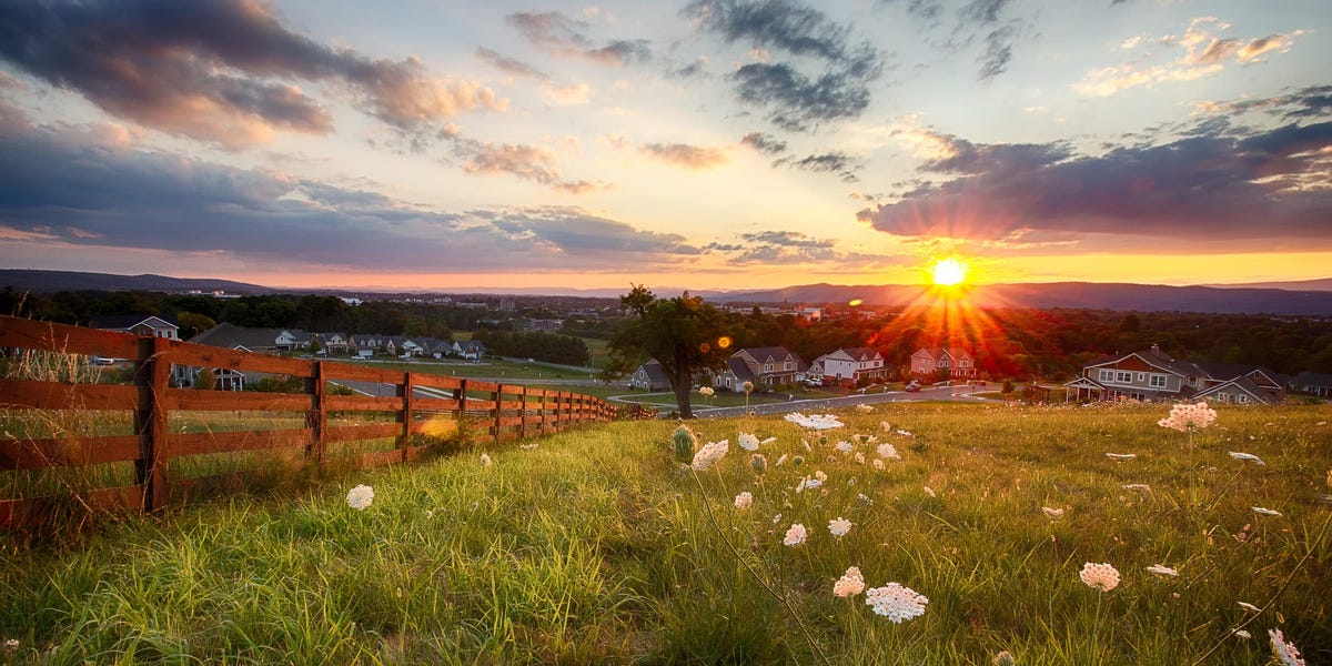 Featured image for "Boomer Couple Flee Florida for Virginia Due to Soaring Insurance and Home Costs"