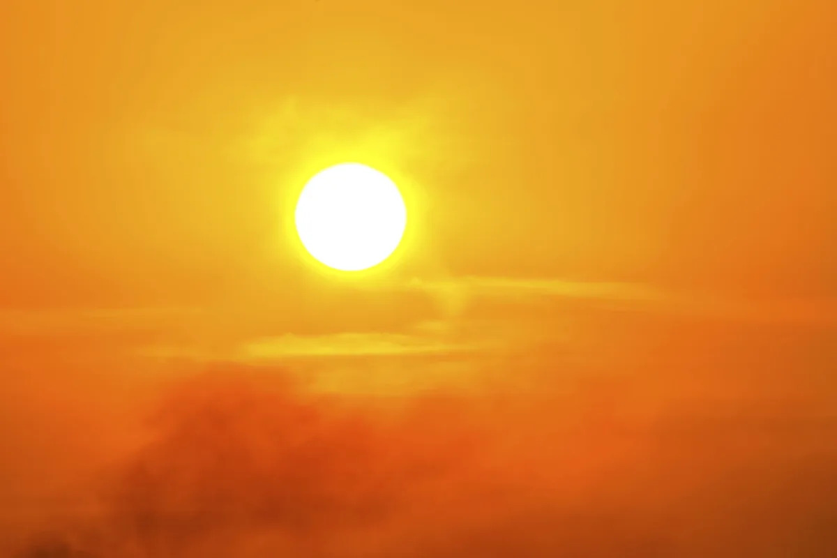 "Study Reveals Alarming Link Between Extreme Heat, Air Pollution, and Fatal Heart Attacks"