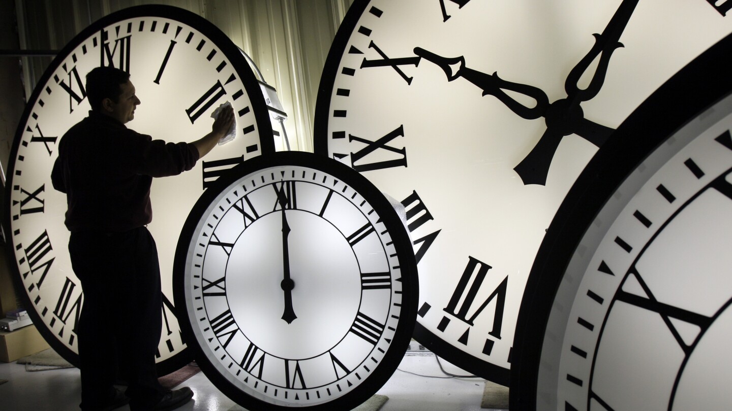 "Managing Daylight Saving Time: Tips for a Smooth Transition"