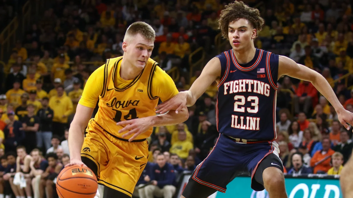 Hawkeyes edge Illini at halftime in chaotic Elite Eight showdown