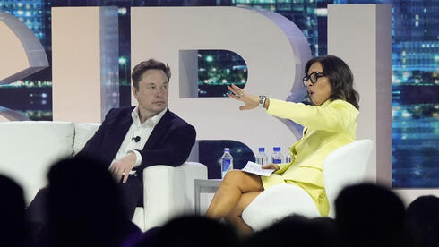 Elon Musk Imposes Twitter Reading Limits, Sparks Controversy