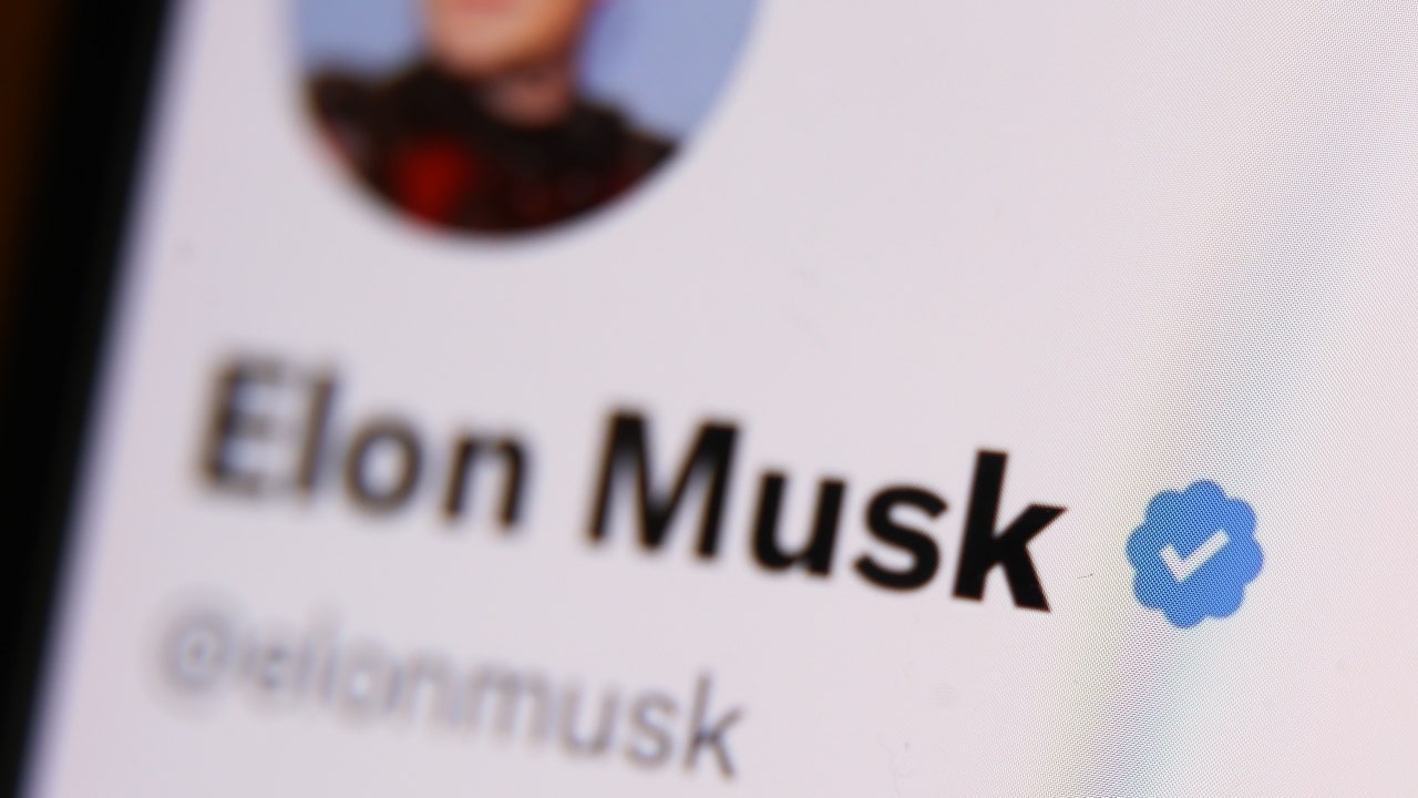 Featured image for "Elon Musk's Twitter Verification System Sparks Controversy and Scrutiny"