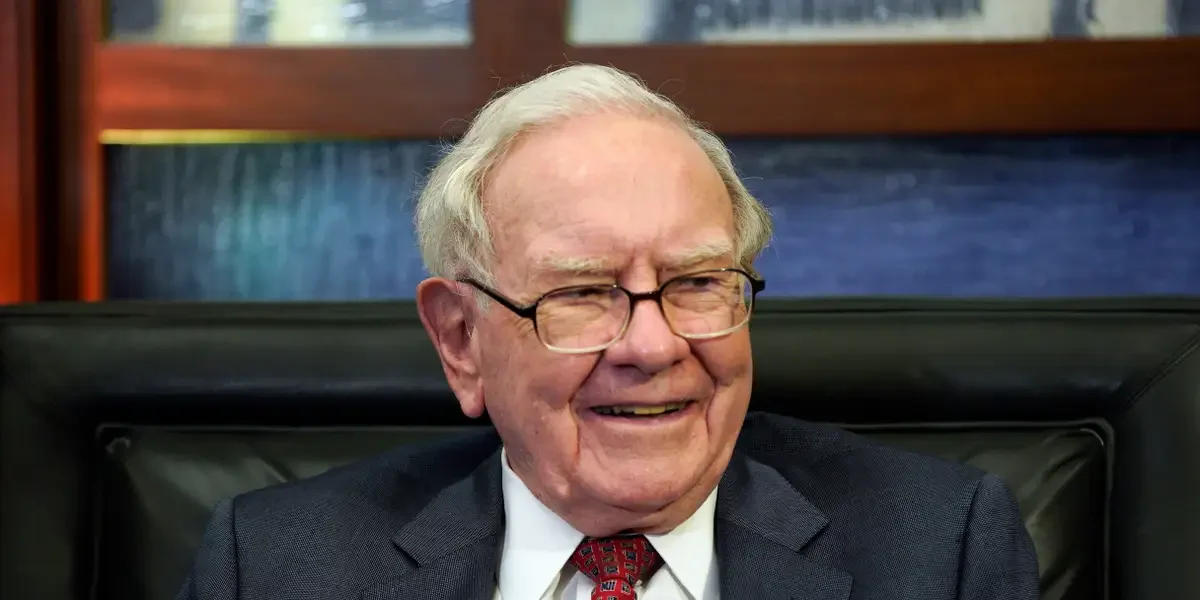 Berkshire Hathaway Boosts Cash Reserves Amid Stock Sales and Earnings Growth