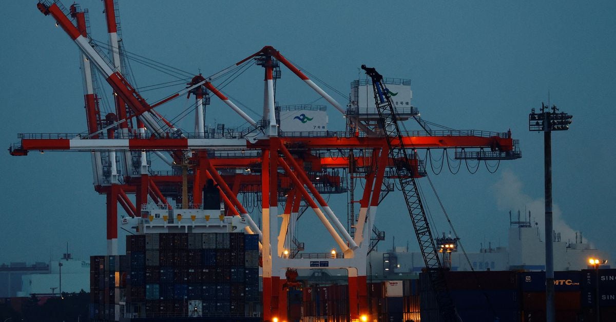 "Japan's Exports Propel Q2 GDP Beyond Expectations"