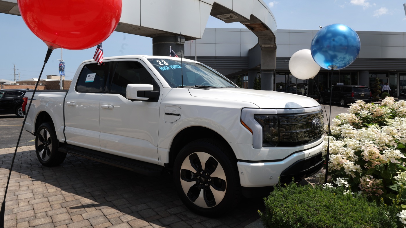 Featured image for Ford withdraws from EV plans, faces $19.5 billion loss