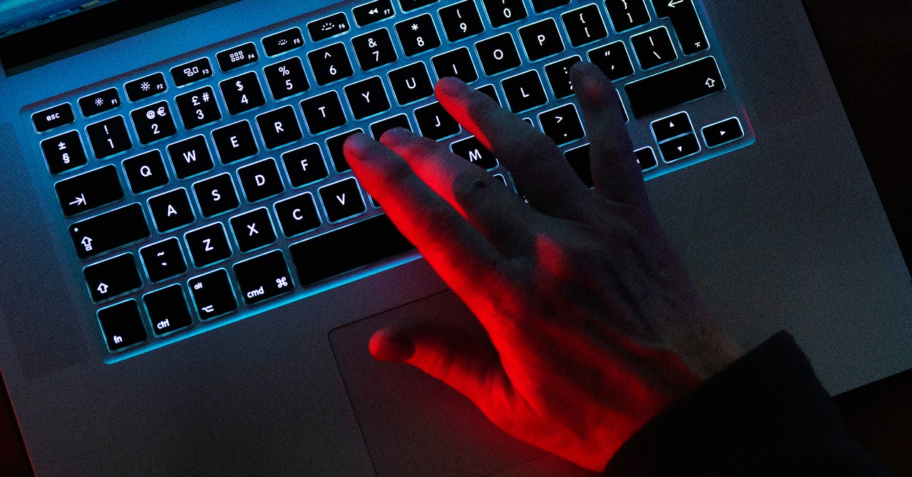 Featured image for "Snowflake Data Breach Exposes Hundreds of Customer Passwords"