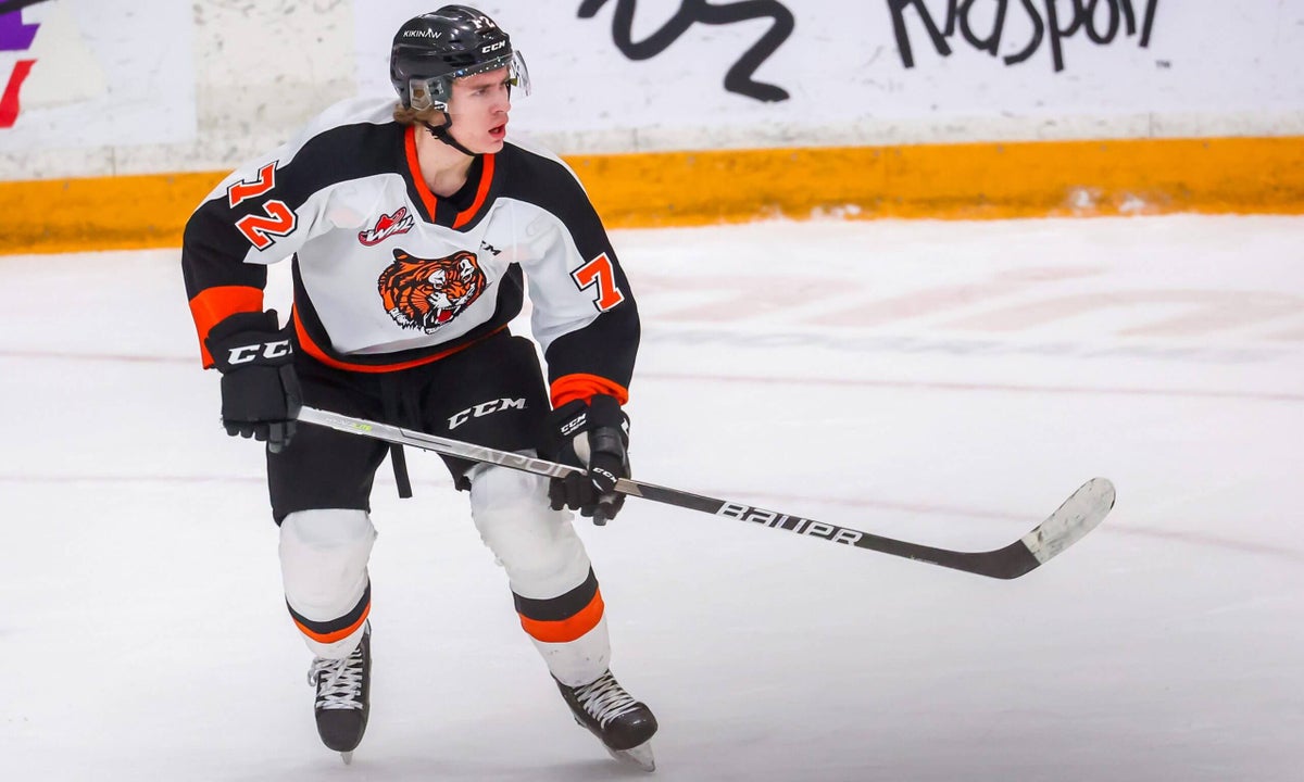 Featured image for Gavin McKenna, Top 2026 NHL Prospect, Commits to Penn State