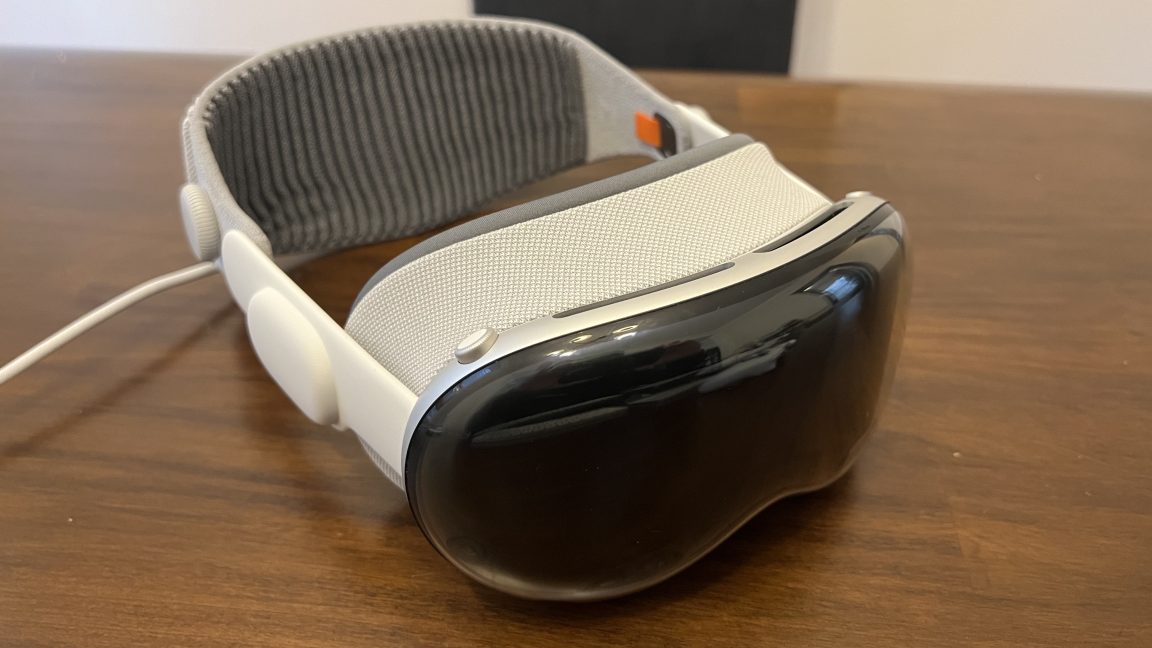 Featured image for Apple's Ambitious XR Device Launches Expected by 2028